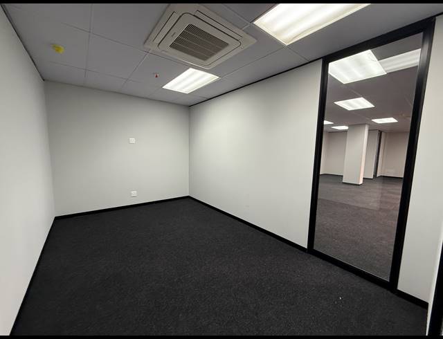 129M² OFFICE TO LET IN PARKTOWN